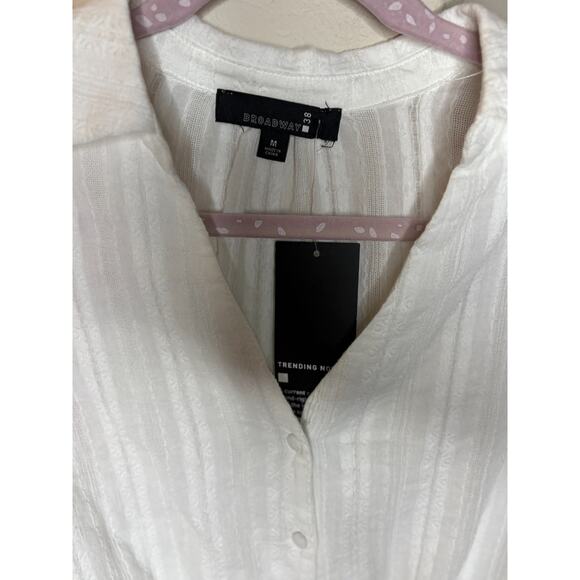 REWASH Women's white cropped button-down top with tie hem Medium 6-10 - Picture 4 of 5